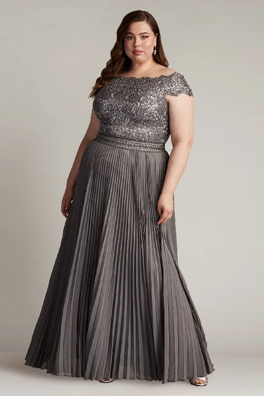 Tadashi Shoji CFC24341LQ Long Plus Size Pleated Formal Dress