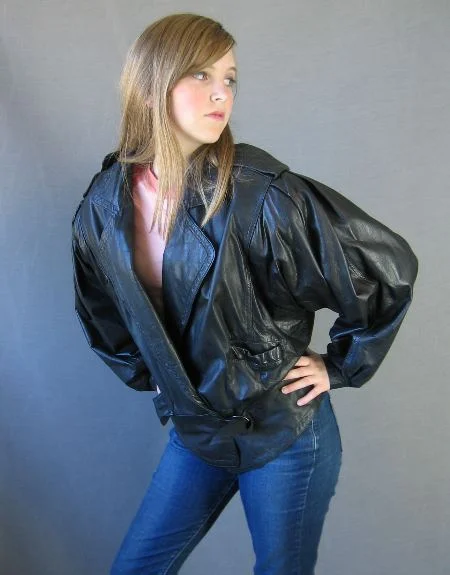 80s Women's Jacket Bomber Style Black Leather Dramatic Vintage Cropped  Large VFG